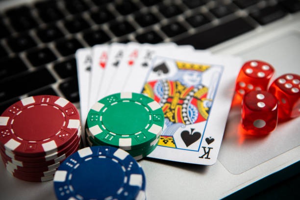 Live Dragon Tiger dealer table with multi-camera setup on sandibet gacor